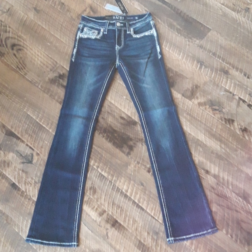 Grace in LA Jeans - Picture 2 of 3
